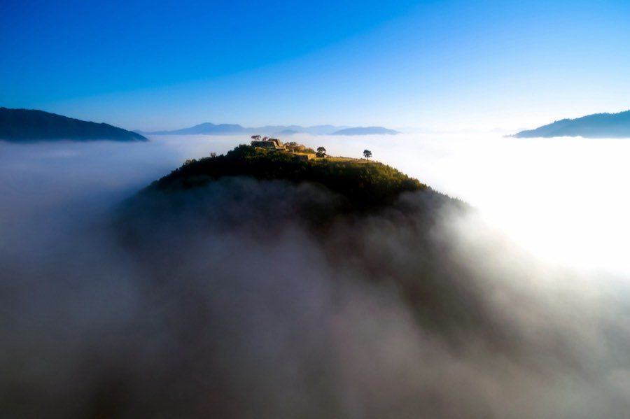 Hyogo, Autumn 2015, Japan. Photograph by Jordy Meow